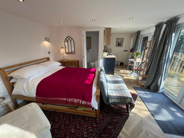 Luxury Detached Hideaway near town, beach and woods - Ferienwohnung Clevedon