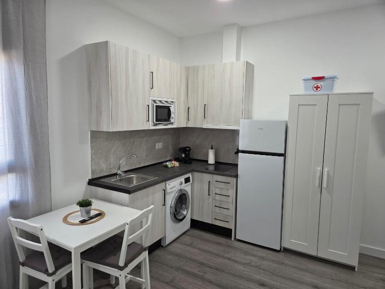 Málaga - Puerto de la Torre - Apartament - B&B Málaga
