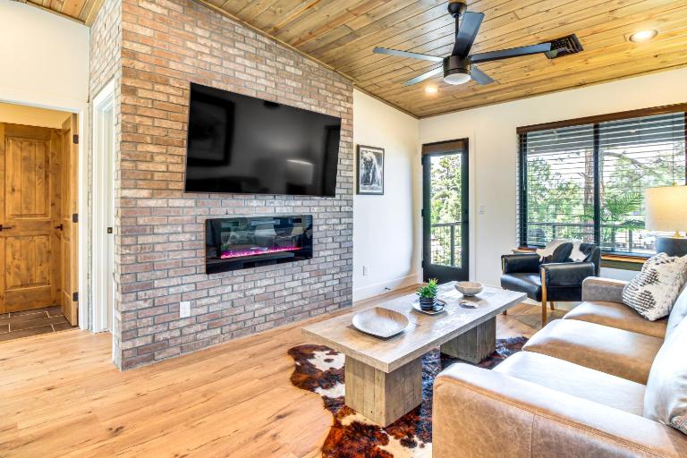 Brand New Modern Mountain Loft in Show Low - B&B Show Low