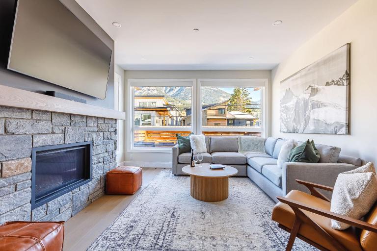 Aurora Luxe - Stunning Townhouse Private Hot Tub - B&B Canmore