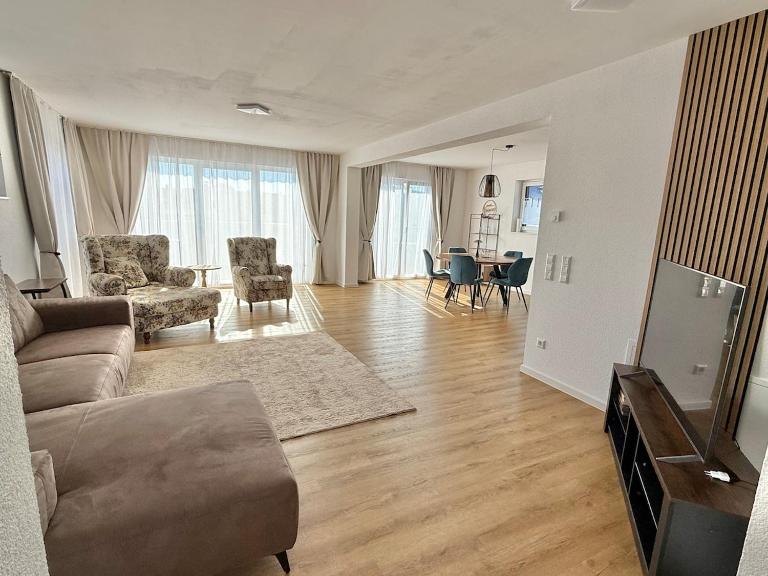 Luxury Apartment 4 bedrooms Self check in out - B&B Ebersbach an der Fils