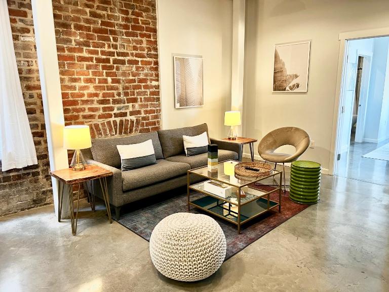 Warehouse District Intimate One Bedroom - B&B New Orleans