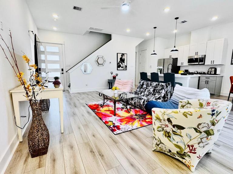 Modern getaway near downtown and airport - B&B Houston