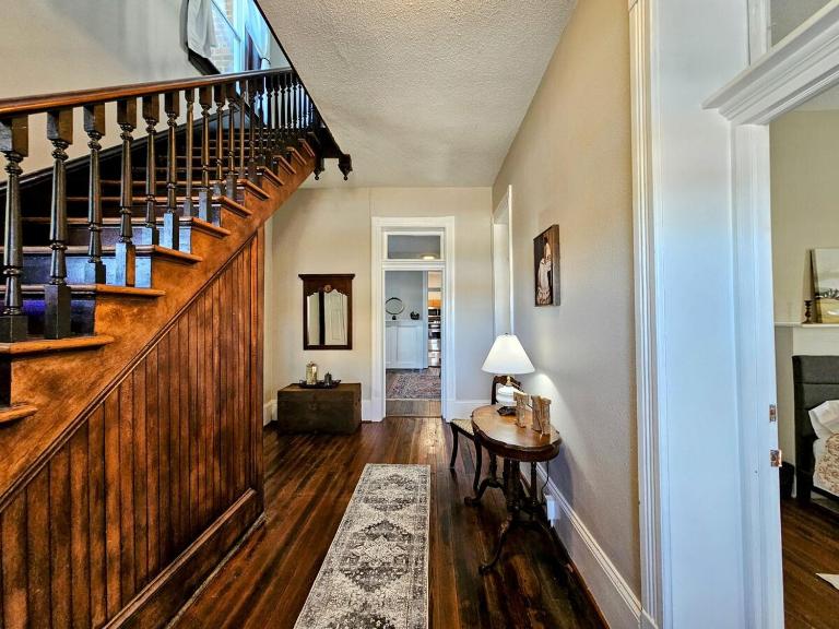 Brickhaven: Bristol's Landmark 1880s Brick Home - Bed and Breakfast Bristol