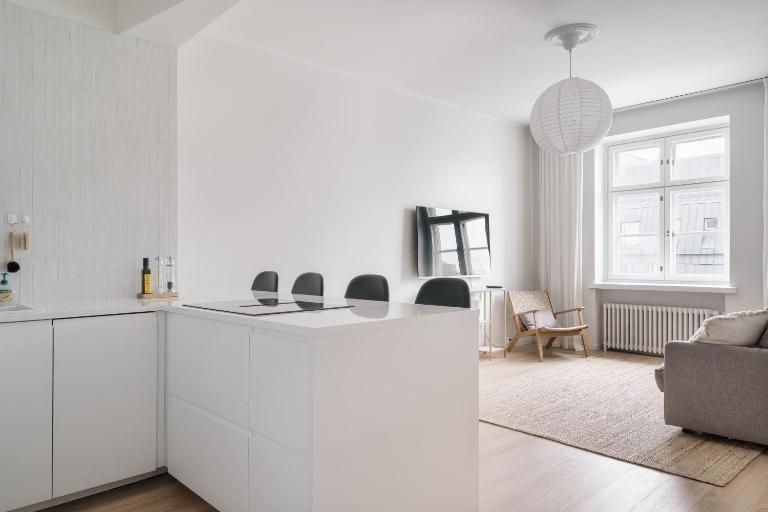 Scandic Design Gem - Steps from Local Life - Bed and Breakfast Helsinki