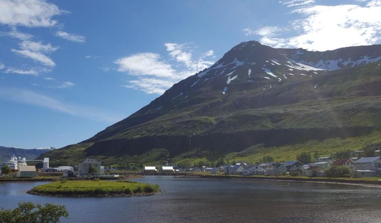 Við Lónið Guesthouse - B&B Seyðisfjörður