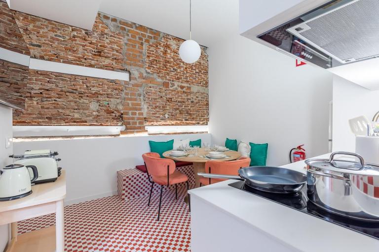 Cozy apartment—Color and comfort in Malasaña - B&B Madrid