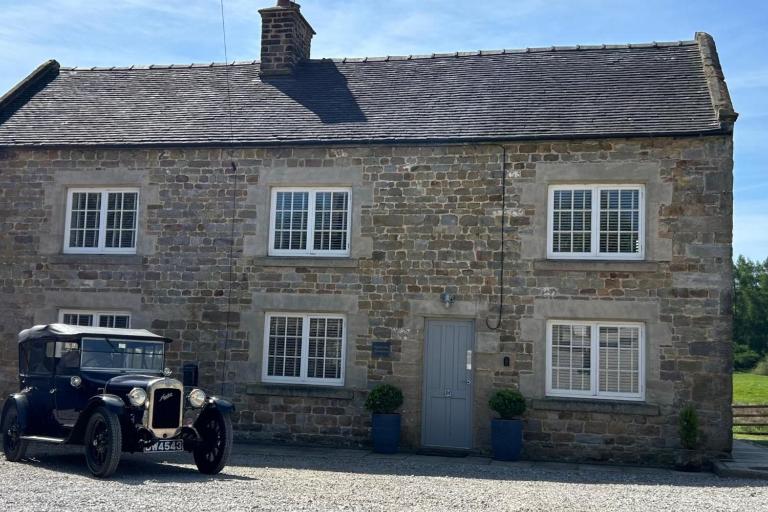 Farmhouse - Sleeps 6 - Near Alton Towers Peak Dist - B&B Waterfall