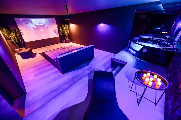 Jacuzzi Cinema Shibui 5 - B&B Kaunas