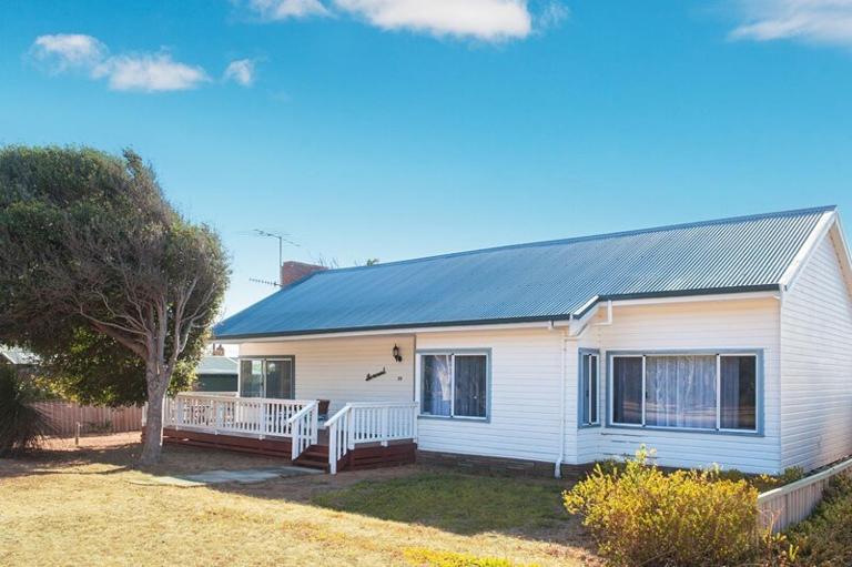 Sherwood - An easy walk to the Colourpatch Cafe and the river - B&B Augusta
