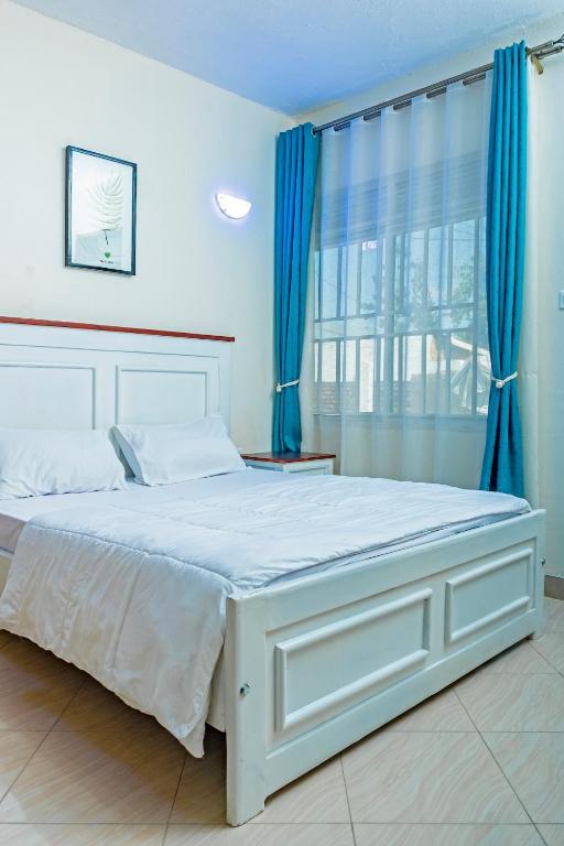 Bright & Airy 2BR Haven - B&B Kampala