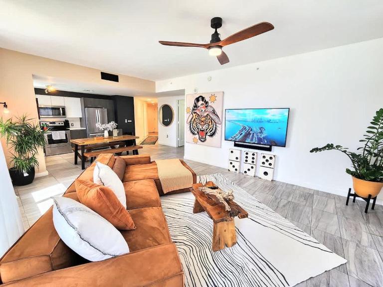 Modern Luxury Miami- Downtown-Brickell 2BD-2BA - Bed and Breakfast Miami