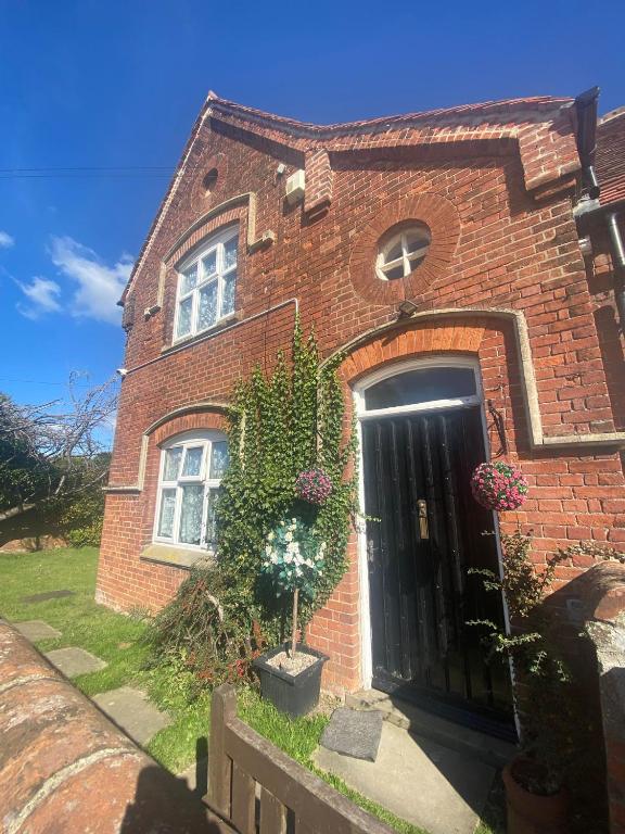 4 Bedroom School House - B&B Holt