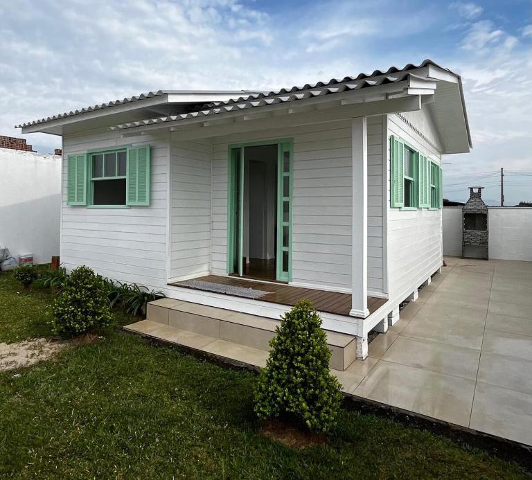 Linda casa bem localizada em Passo de Torres - B&B Passo de Torres