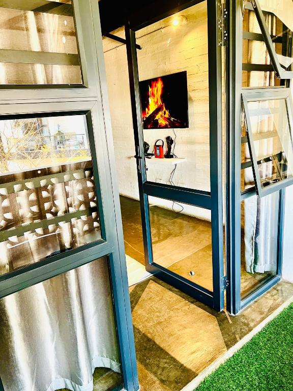 Cosy stay at 371 Craftsmanship Maboneng - B&B Johannesburg