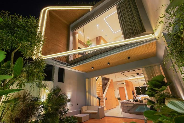 Contemporary 2BR Luxury Villa with Rooftop View and Pool - B&B Kerobokan