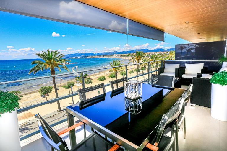 LITORAL COSTA DORADA - TROPICANA MAR Only families - Bed and Breakfast Cambrils