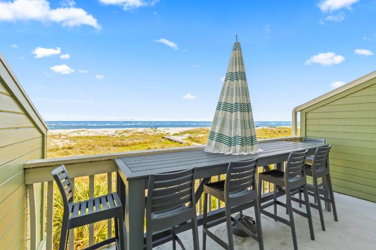 Mariner's Walk 12E - Modern Oceanfront Villa - Chambres d'hôtes Isle of Palms