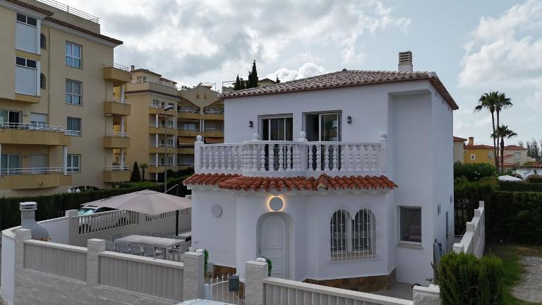 Villa Velissia by Midelisa. - Chambres d'hôtes Oliva