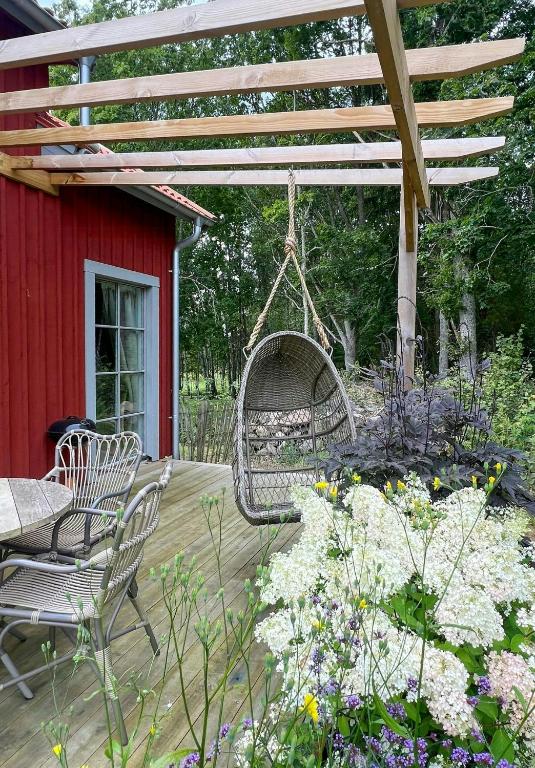 Modern Cabin In The Heart Of Småland - Chambres d'hôtes Tolg