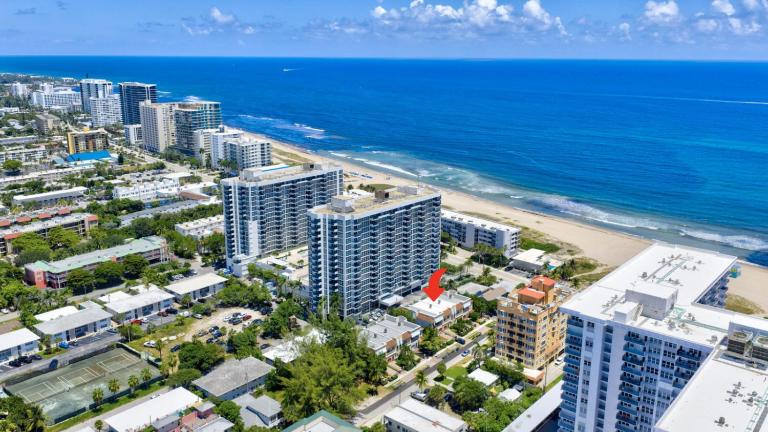Daisy Elegance Townhouse Steps from The Beach - B&B Pompano Beach