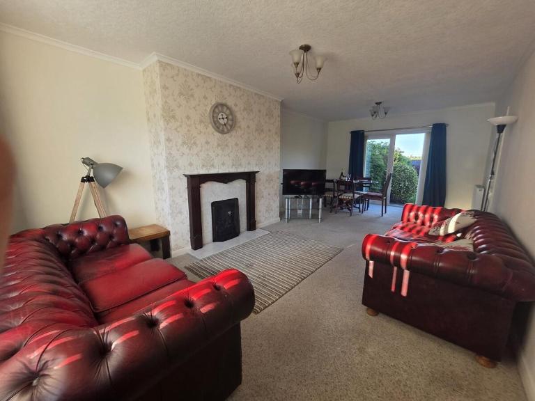 Lovely 3 Bedroom House 5 Minutes M6 or Carlisle - Bed and Breakfast Carlisle