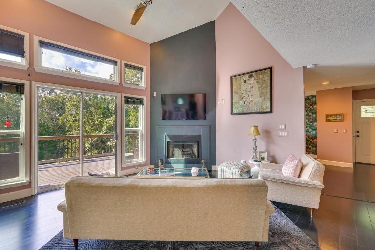 Mountain View Ridge Retreat, King, Queen, & Loft with 2 Twins - B&B Chattanooga