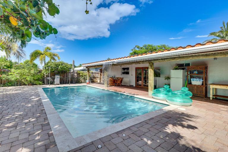 Fish, Swim & Relax Poolside! Deerfield Beach Oasis - B&B Deerfield Beach