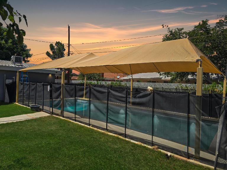Remodeld5BR Modern Retreat with Covered Pool - B&B El Paso
