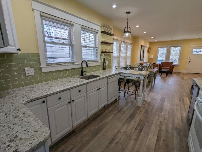 Bayside Bungalow-Updated Home Near the Bay & Beach - B&B Atlantic City