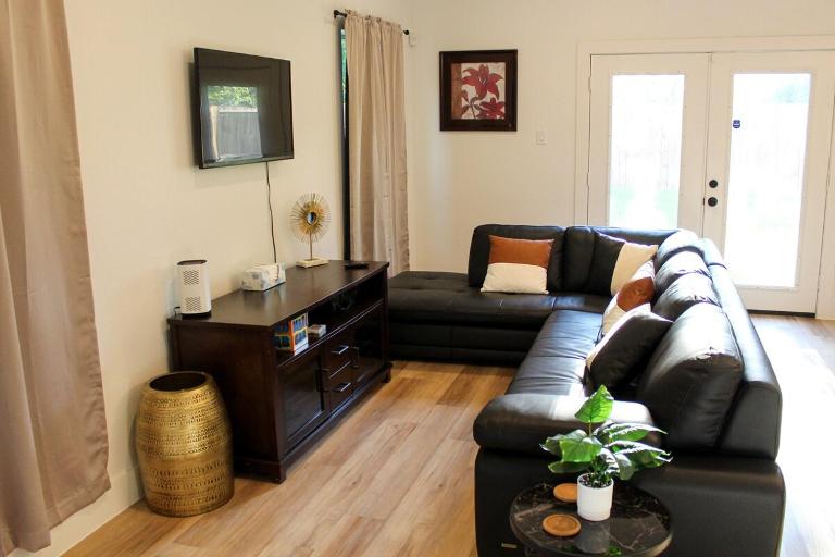 Spacious 4BR Home Near Med Center & NRG - B&B Houston