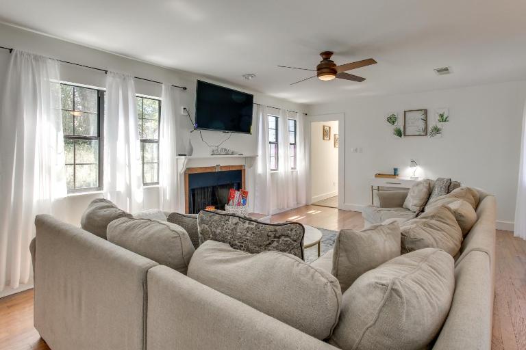 2 Mi to University & Long Beach Harbor: Family Gem - B&B Long Beach