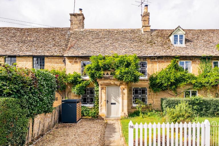 Historic 3 Bedroom Cottage in the Cotswolds - Bed and Breakfast Idbury