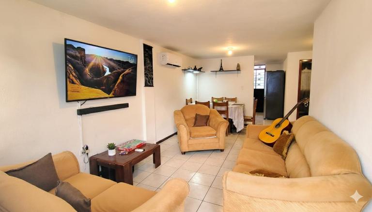 Acogedora Casa Completa con jacuzzi privado - B&B Quito