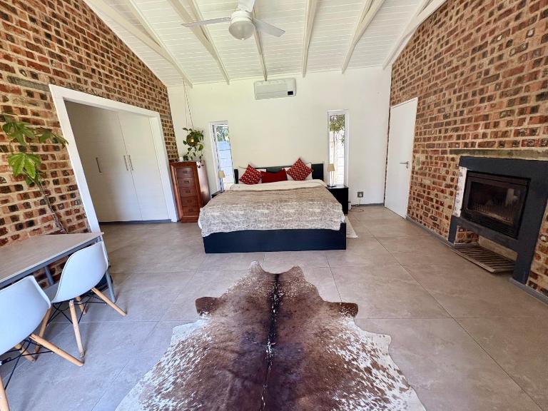 Bird Song Bedroom - B&B Cape Town