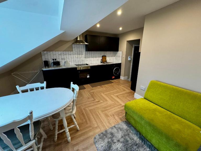 Stylish and Bright 1 Bedroom Flat - B&B Wallasey