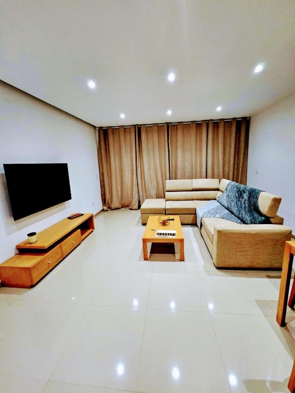 ACG Plato Terrace & Balcony Apartments - Bed and Breakfast Praia