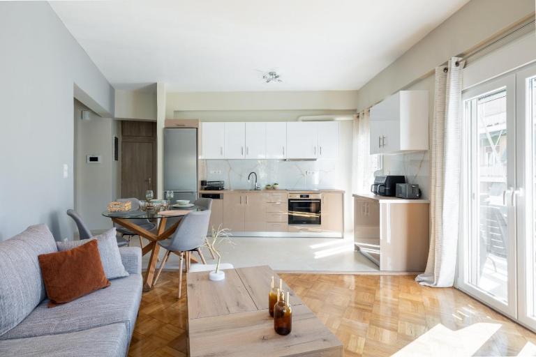 HELIOS sunny comfortable apartment - B&B Atene