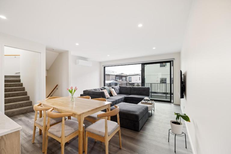 3 Bedroom, 3 Bathroom Townhouse with Garage - in CHCH CBD - B&B Christchurch