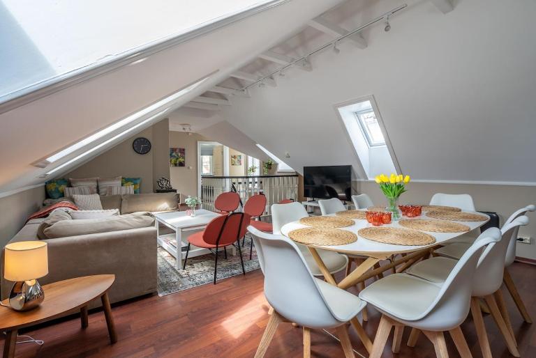 Big, Bright & Beautiful - with 6 Large Bedrooms - Ferienwohnung Bergen