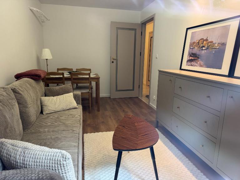 Apartament - Mieszkanie, nocleg przy Centrum Zdrowia Dziecka - Warszawa Międzylesie Wawer - Dzięcieliny 15 - B&B Warsaw