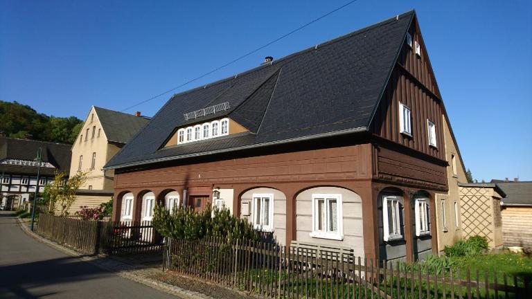 Ferienhaus Elsa mit Sauna und Whirlpool - B&B Großschönau