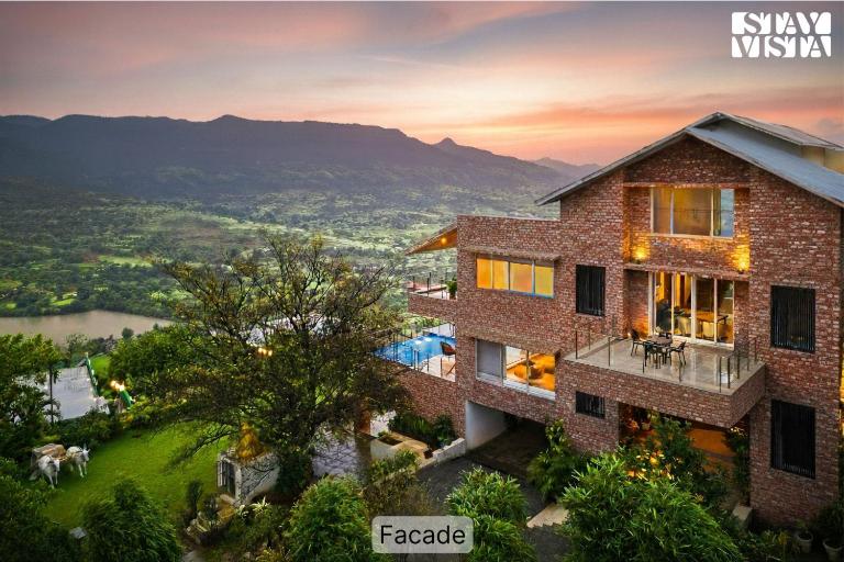 StayVista at Brickleaf with Pool - B&B Malavalli
