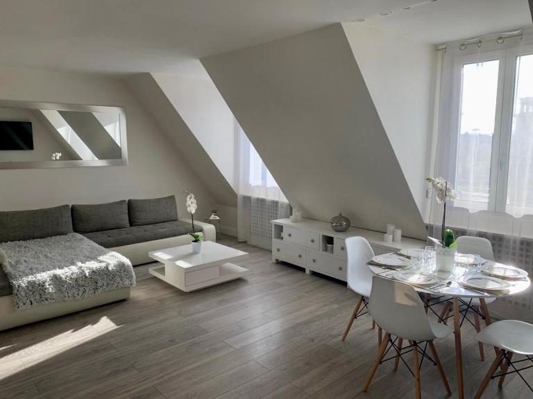 Ideally located , Eiffel Tower view - B&B Neuilly-sur-Seine