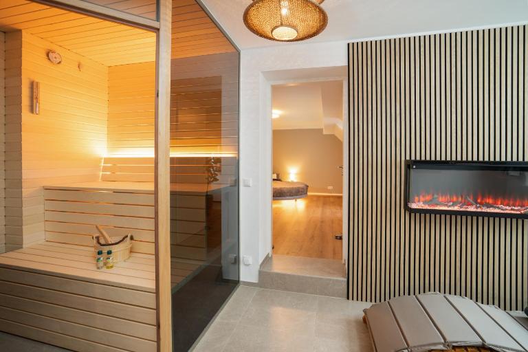 Luxury Wellness Suite with Sauna & Whirlpool by HERO HOMES - Chambres d'hôtes Graz