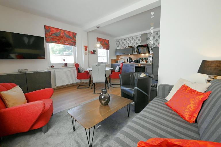 Upland-Flair Ferienwohnung ABENDROT mit einzigartigem Berggarten im Zentrum! - B&B Willingen