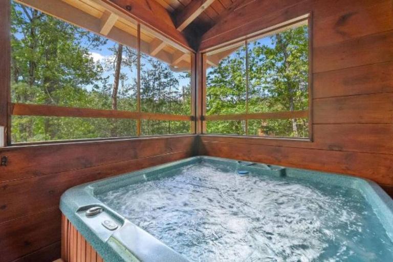 Rustic Cove Views Hot Tub Theater Game Room - Chambres d'hôtes Sevierville