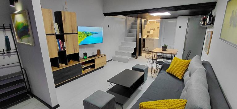 Nitro Inn 3 Premium - Wine Tasting - Souvenir - Art Gallery - Private Guided Tours - Relaxing - Romantic - B&B Skopje