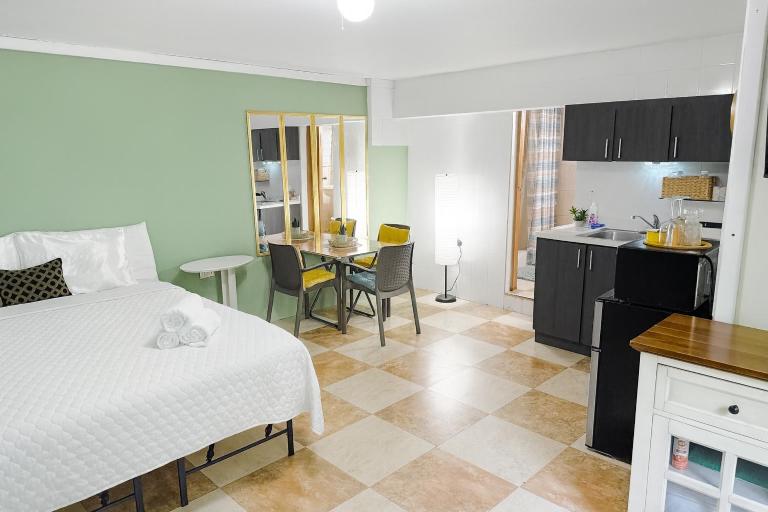 CH 1003 Cozy studio in amazing Manatí with AC, WiFi, Pool - B&B Manati
