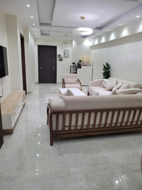 Luxury Apartment near Cairo Festival City with Free Parking & Wi-Fi - Bed and Breakfast Caïro